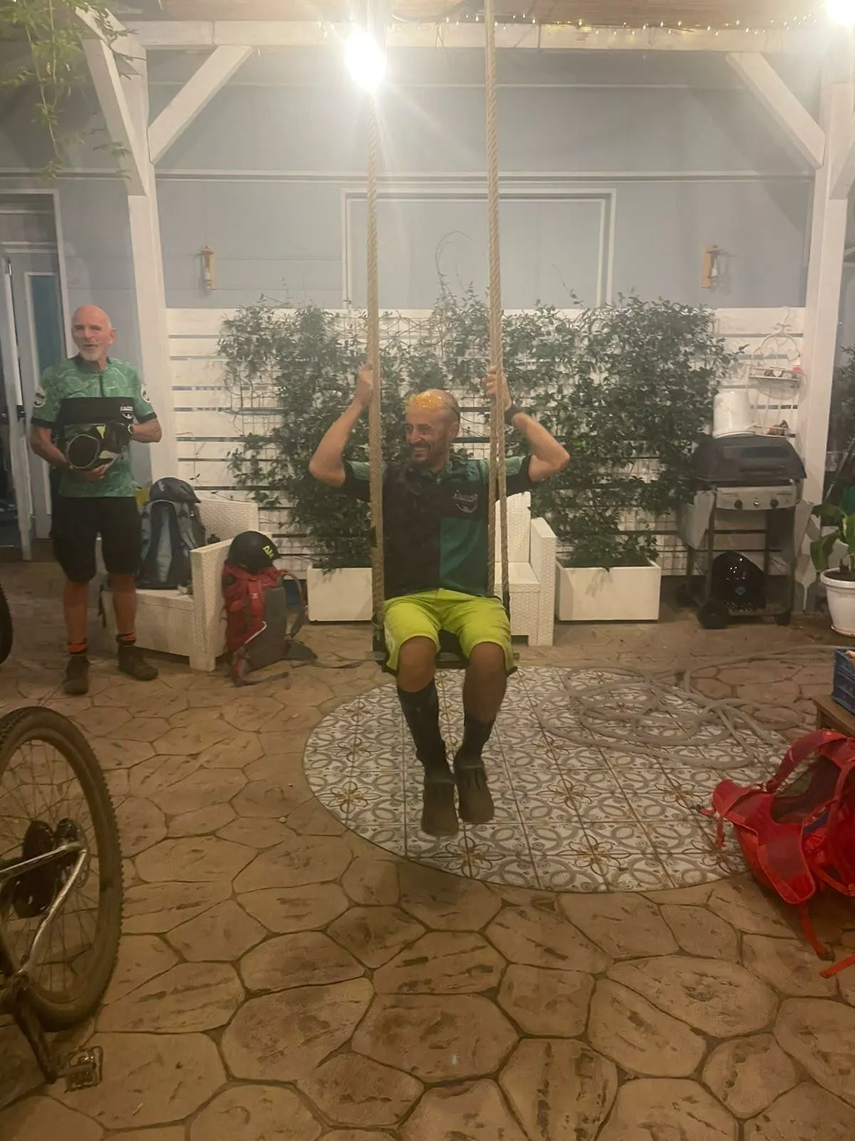 L'altalena nel cortile